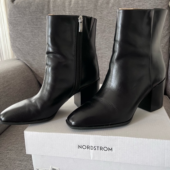 Nordstrom Vanna Bootie Sold out genuine leather boot - Picture 2 of 7